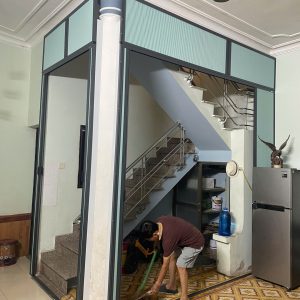 vach rem to ong ngan lanh phong khach